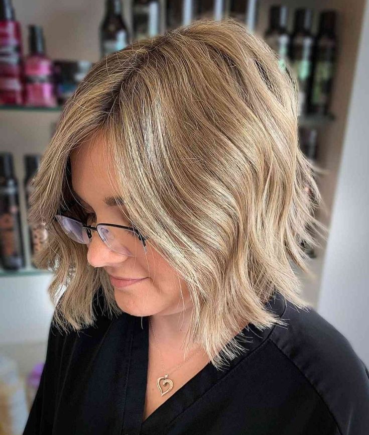 Fall Hairstyles for Women Over 40 24 Ideas: Embrace the Season with Style