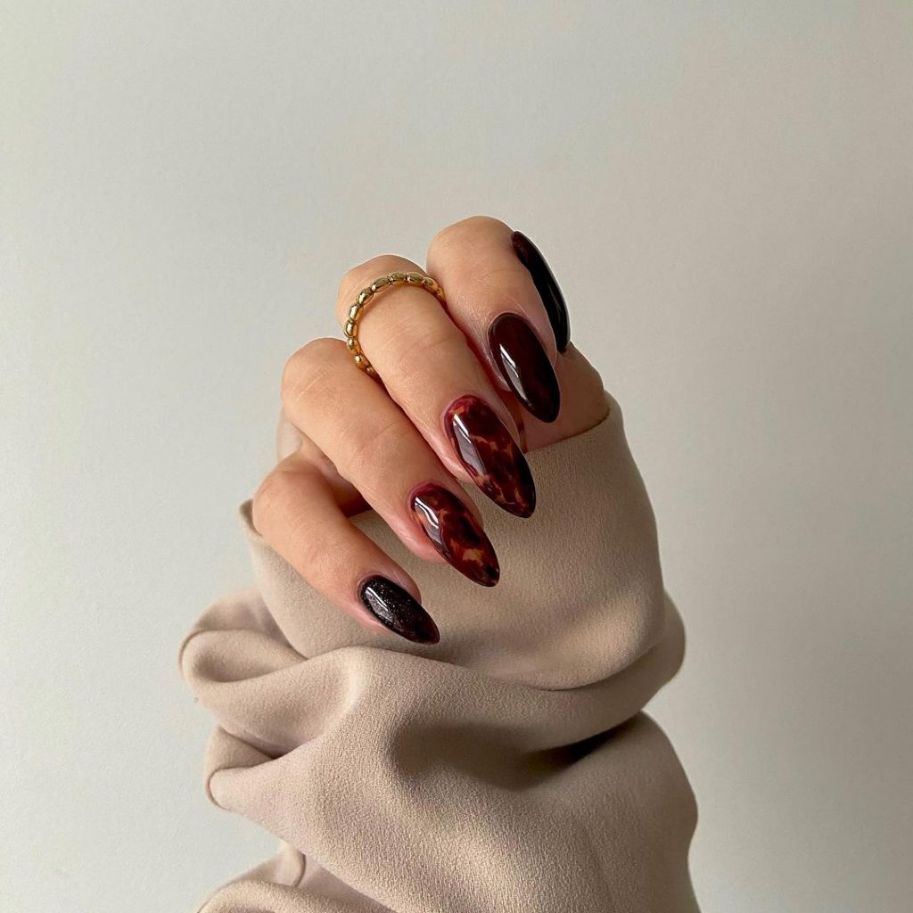 Brown Fall Nails 27 Ideas: The Ultimate Guide to Chic and Cozy Autumn Manicures