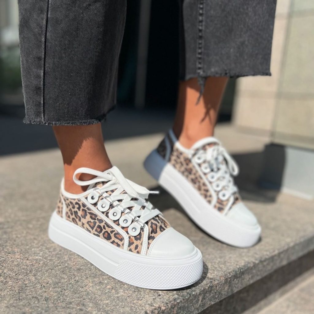 Fall Sneakers 2024 Women's 26 Ideas: Trends, Styles, and Outfits