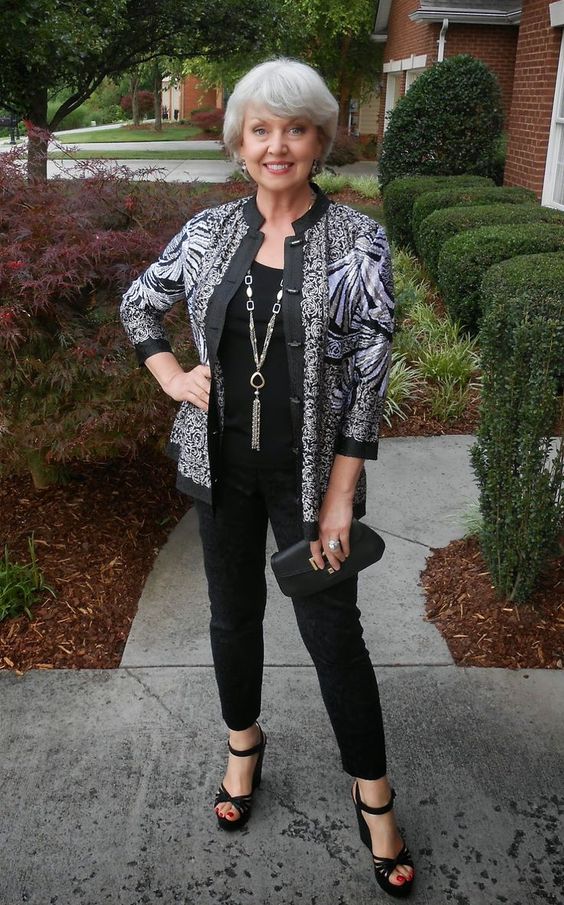 Fall Outfits for 50 Year Old Women 2024: Trendy and Stylish 21 Ideas