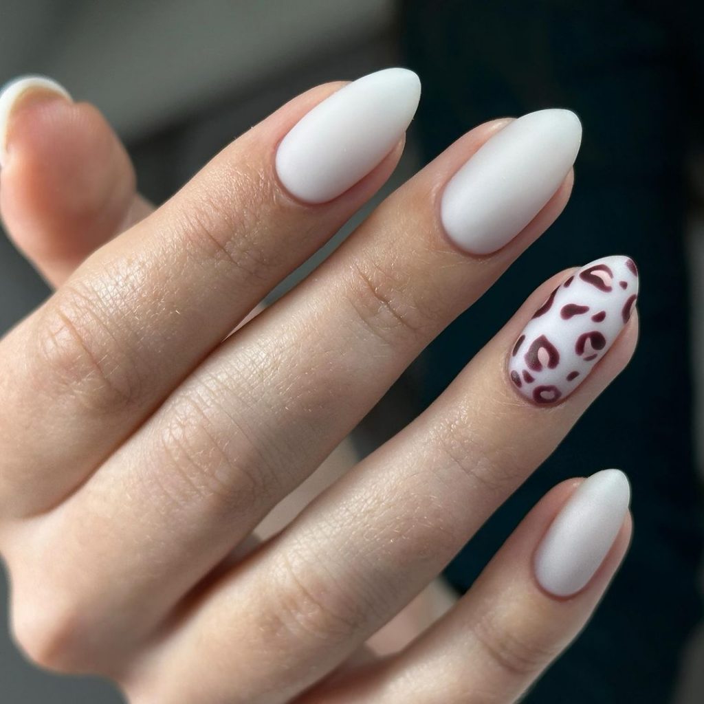 White Fall Nails 26 Ideas: Embrace the Elegance