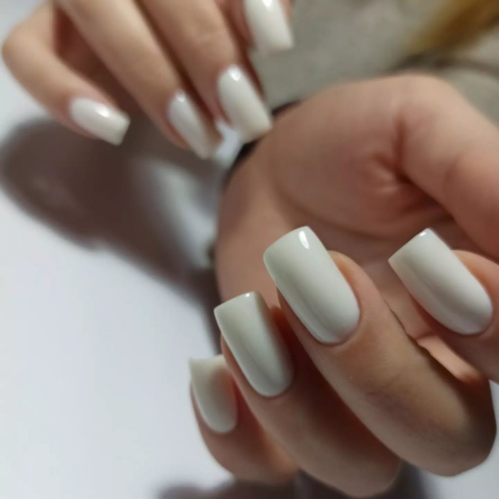 White Fall Nails 26 Ideas: Embrace the Elegance