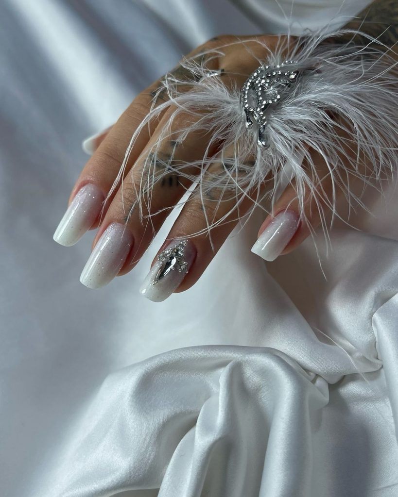 White Fall Nails 26 Ideas: Embrace the Elegance