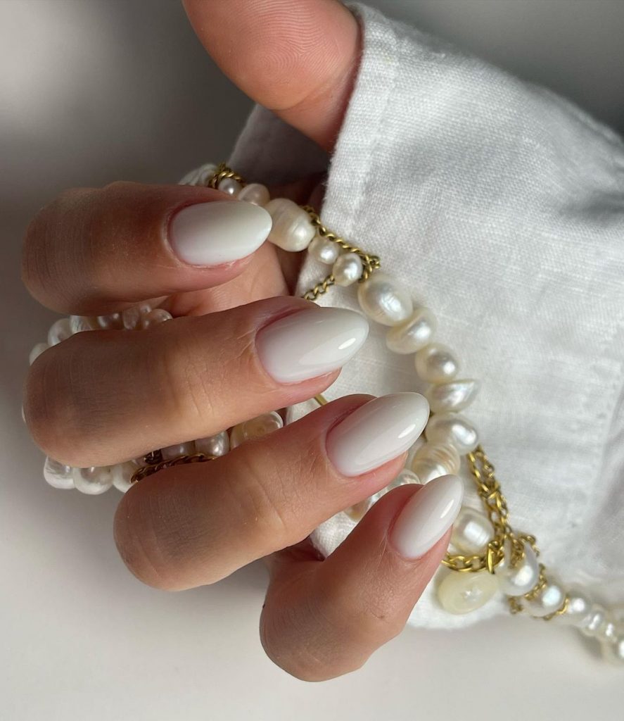 White Fall Nails 26 Ideas: Embrace the Elegance