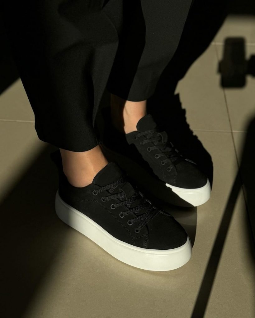 Fall Sneakers 2024 Women's 26 Ideas: Trends, Styles, and Outfits