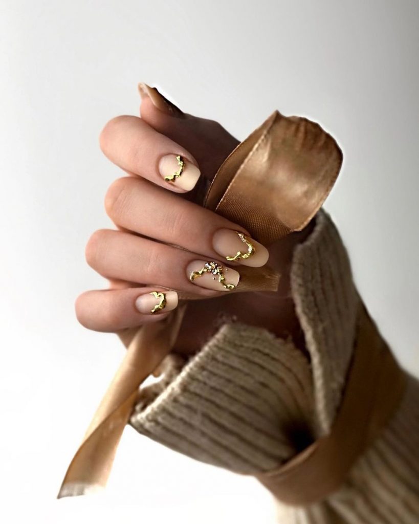 Short Fall Nails 2024: Inspiration and 27 Ideas