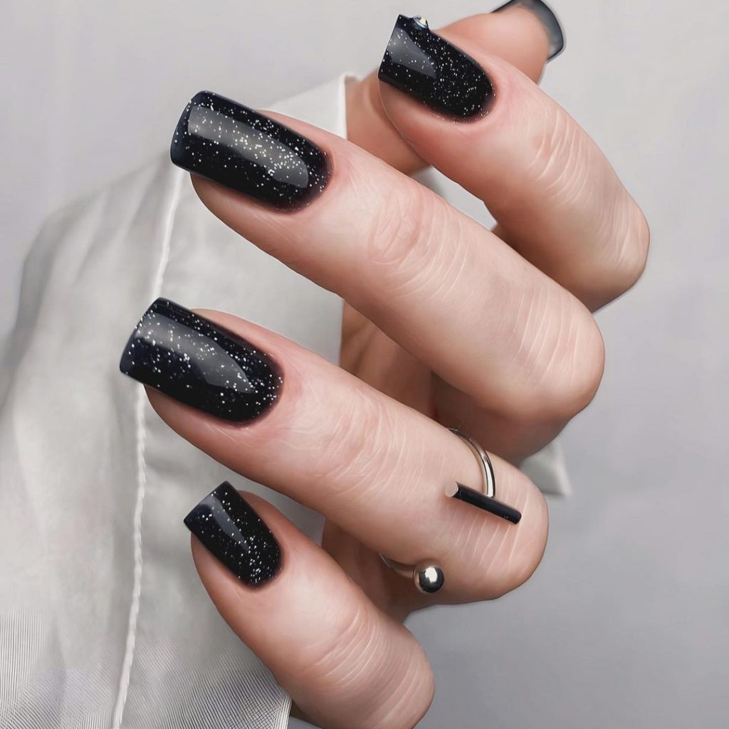 Trendy Black Fall Nails 2024: Stunning Designs and Inspiring 25 Ideas