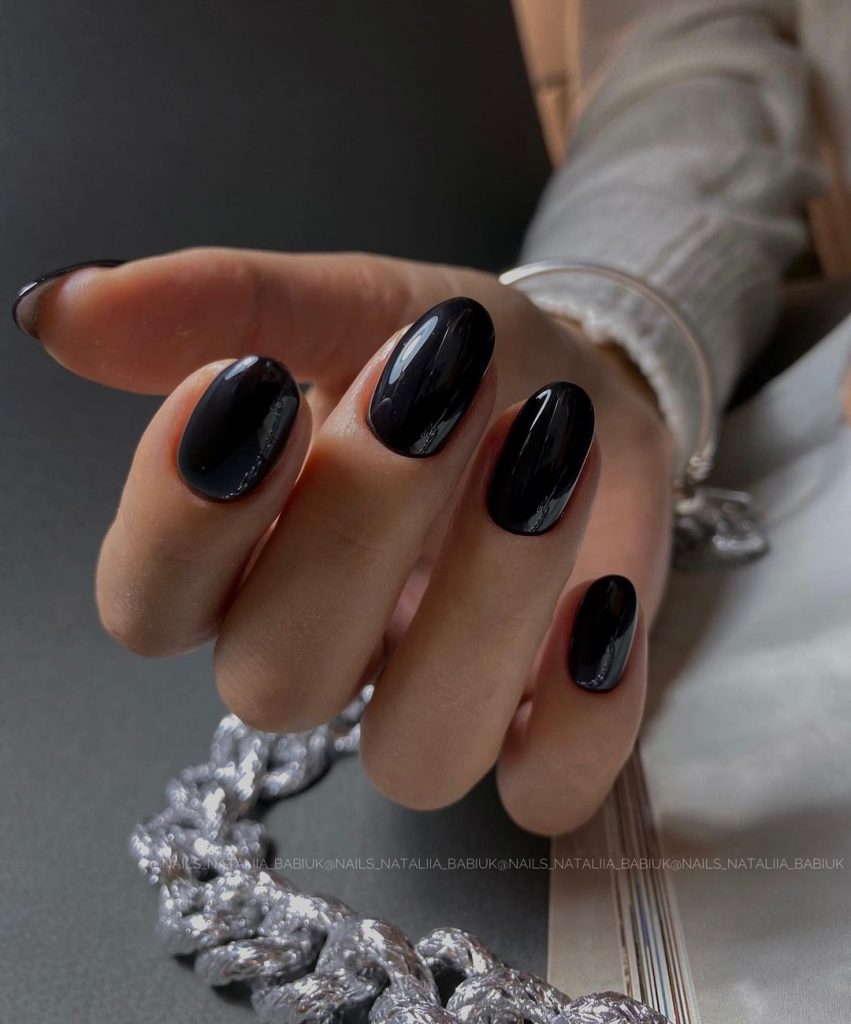 Trendy Black Fall Nails 2024: Stunning Designs and Inspiring 25 Ideas