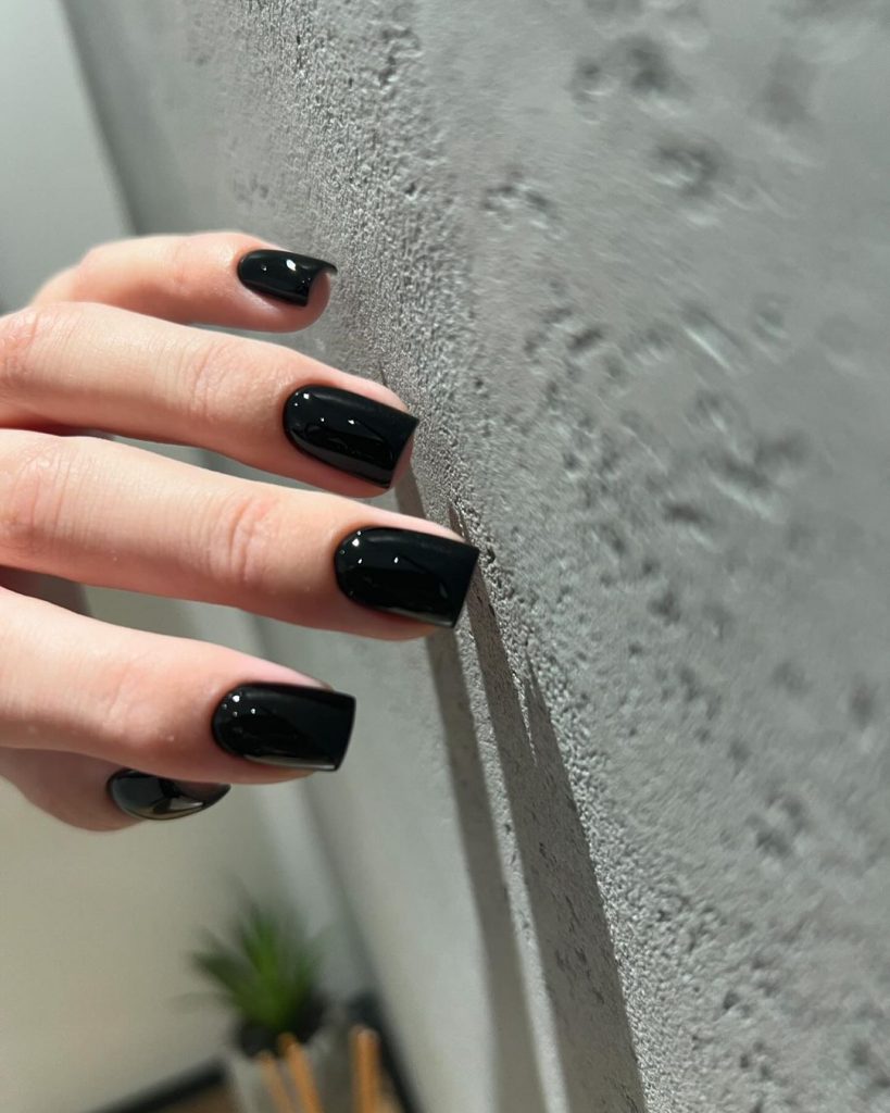 Trendy Black Fall Nails 2024: Stunning Designs and Inspiring 25 Ideas