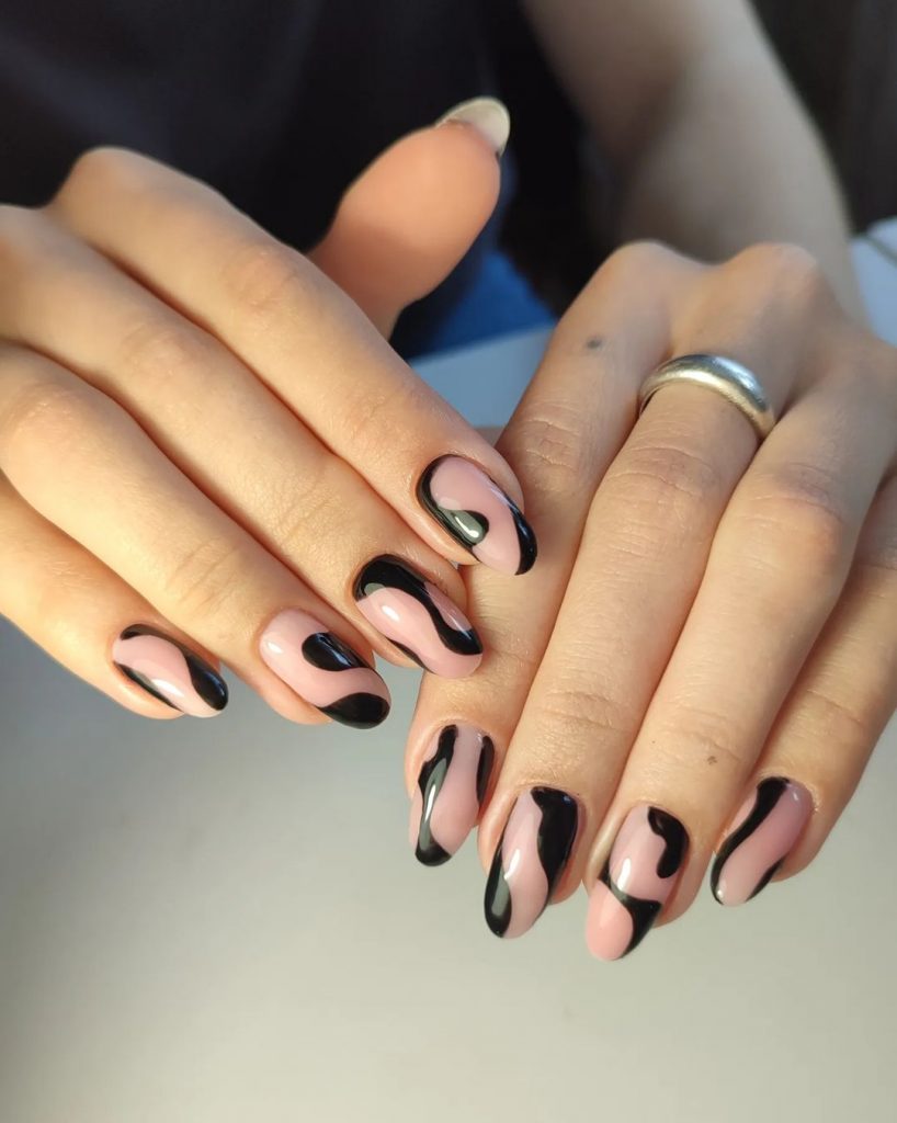 Trendy Black Fall Nails 2024: Stunning Designs and Inspiring 25 Ideas