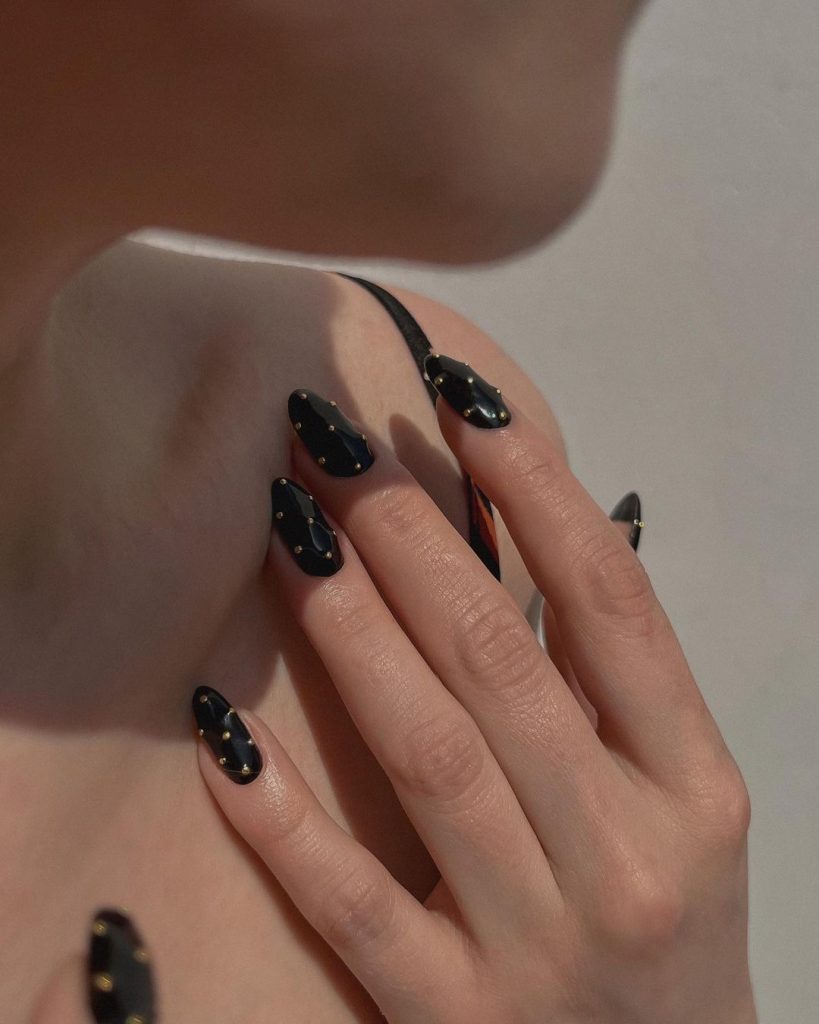 Trendy Black Fall Nails 2024: Stunning Designs and Inspiring 25 Ideas