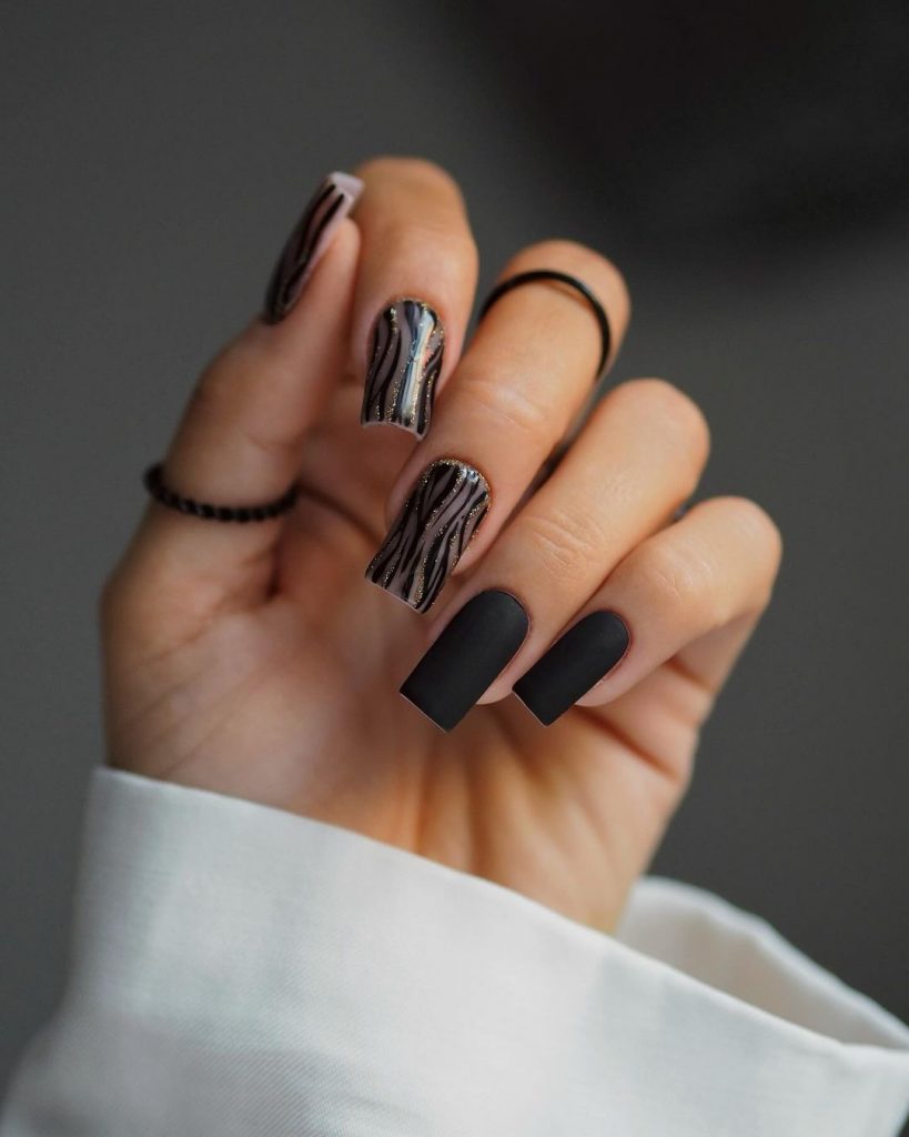 Trendy Black Fall Nails 2024: Stunning Designs and Inspiring 25 Ideas