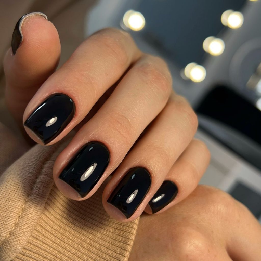 Trendy Black Fall Nails 2024: Stunning Designs and Inspiring 25 Ideas