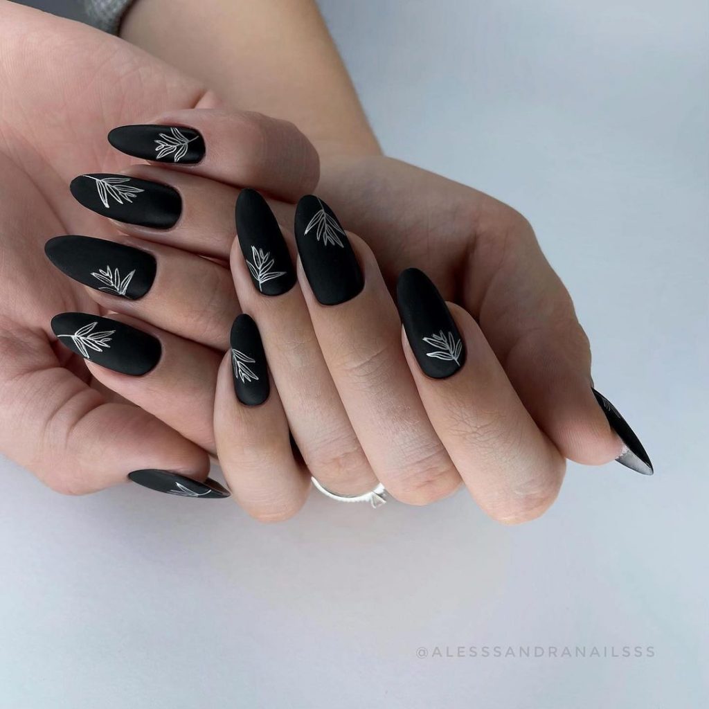 Trendy Black Fall Nails 2024: Stunning Designs and Inspiring 25 Ideas