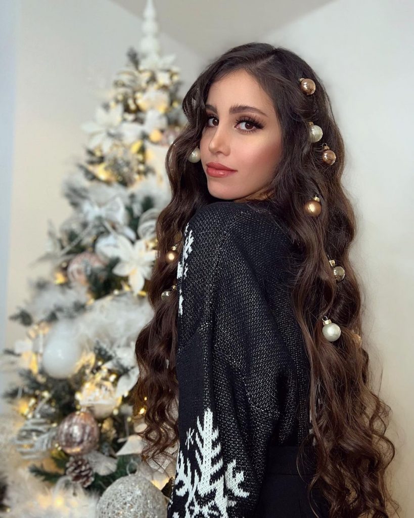 Festive Christmas Hairstyles to Shine This Holiday Season 26 Ideas