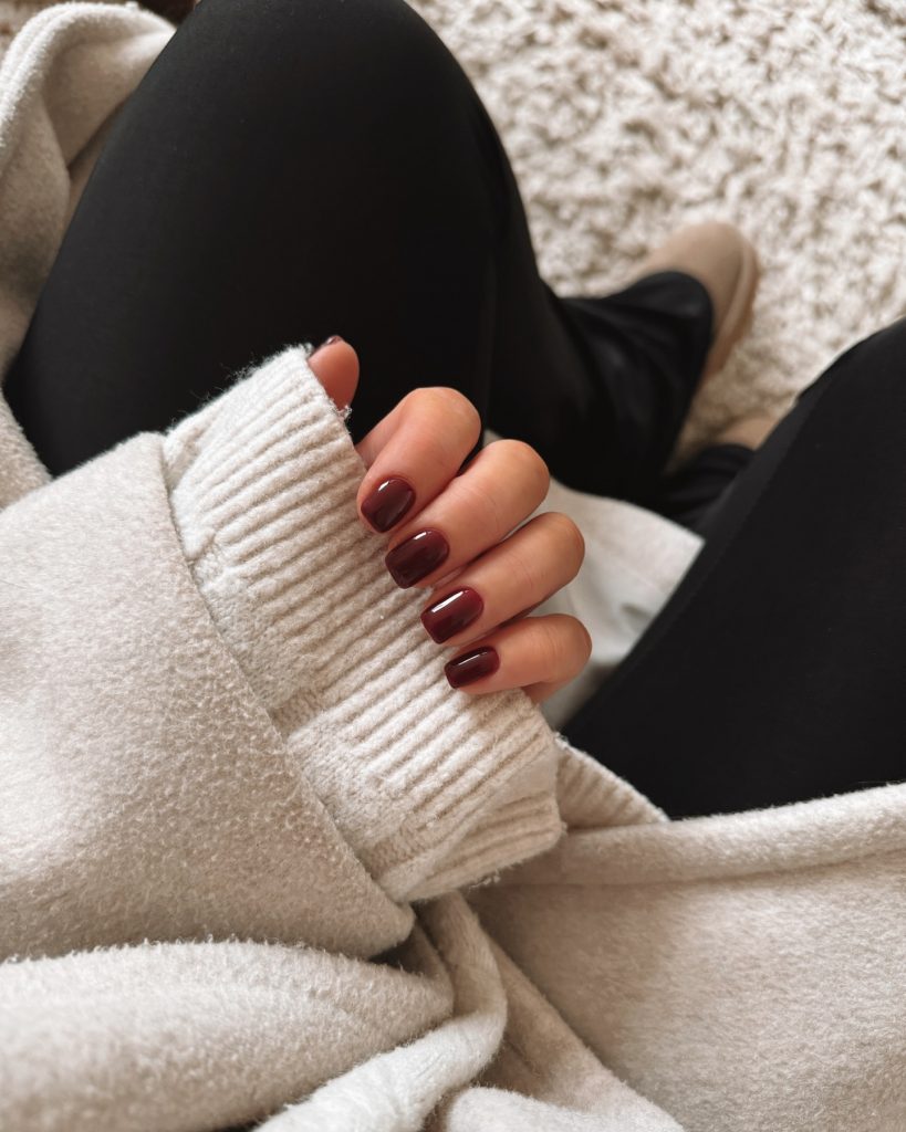 Winter Short Nails: 25 Ideas and Inspo for Your Seasonal Look