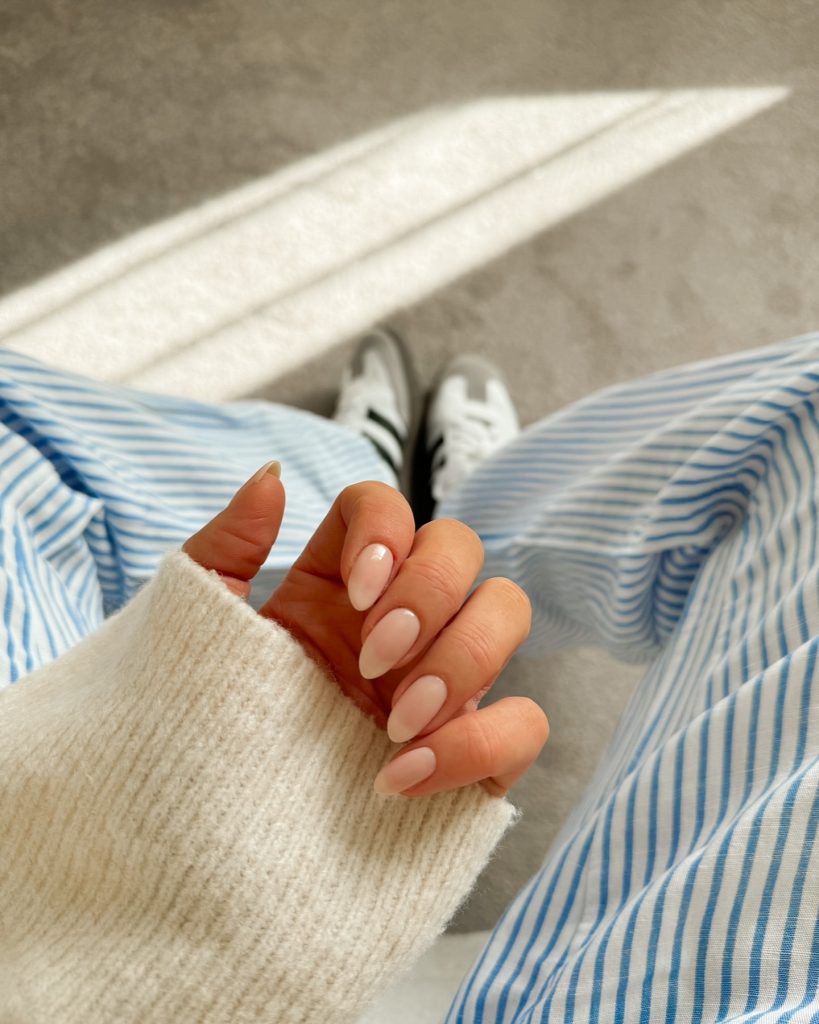 Winter Short Nails: 25 Ideas and Inspo for Your Seasonal Look