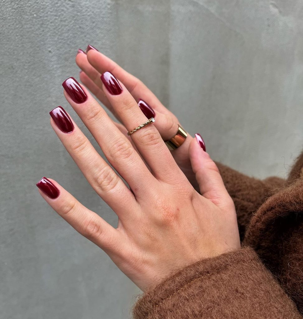 Red Holiday Nails 2024 - 2025: Festive Inspiration for Every Style 22 Ideas