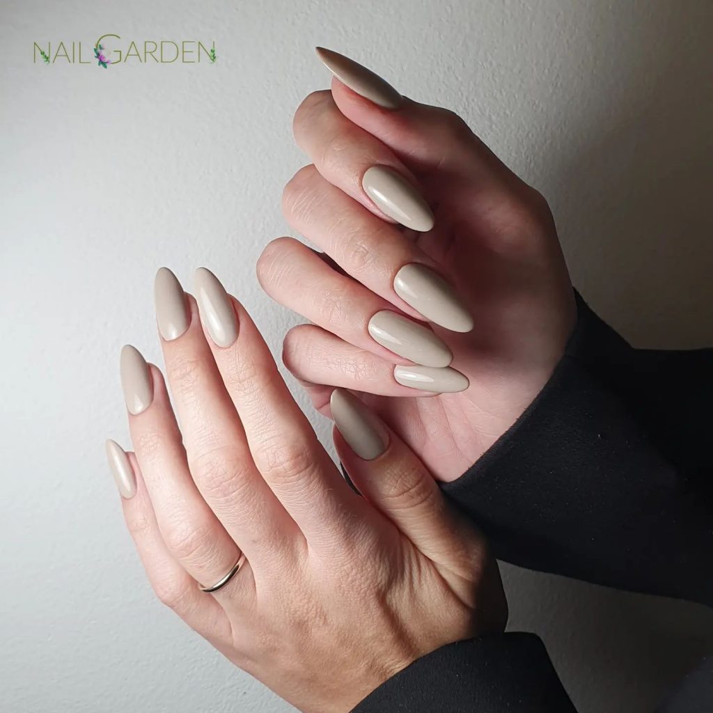 Simple Winter Nails 2024 - 2025: Stunning Ideas for the Season