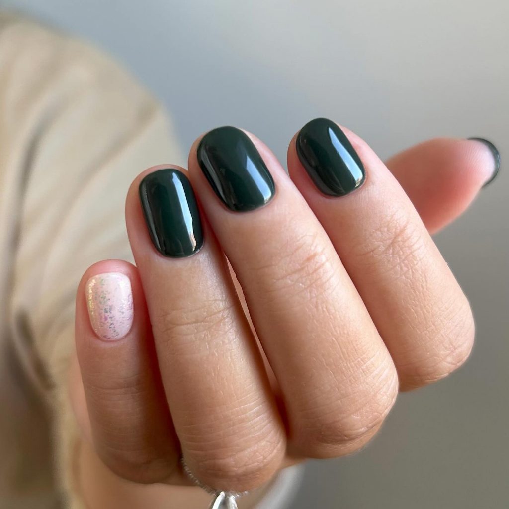 Short Winter Nails 2024 - 2025: Timeless Designs for the Season