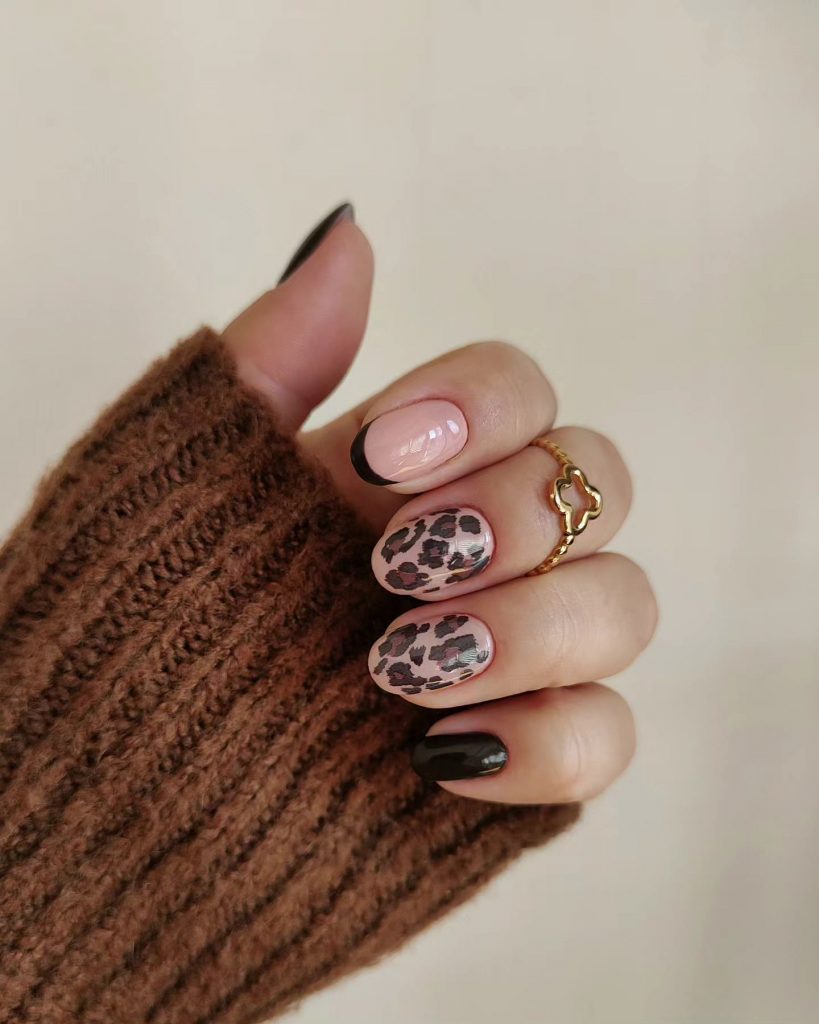 Short Winter Nails 2024 - 2025: Timeless Designs for the Season