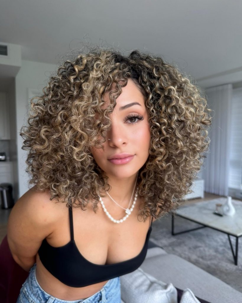 Short Curly Hair with Layers 23 Ideas 2025: Effortless Styles for Every Woman