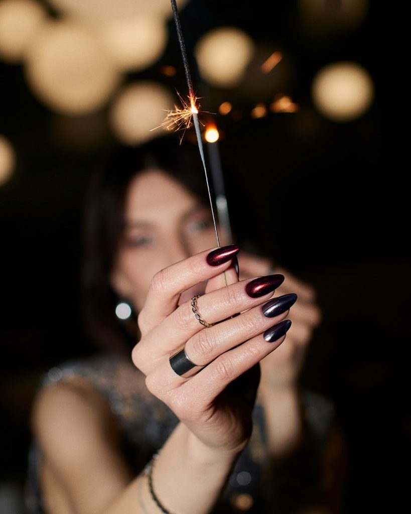 Simple Winter Nails 2024 - 2025: Stunning Ideas for the Season