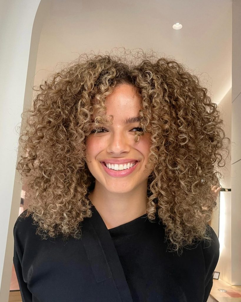 Short Curly Hair with Layers 23 Ideas 2025: Effortless Styles for Every Woman