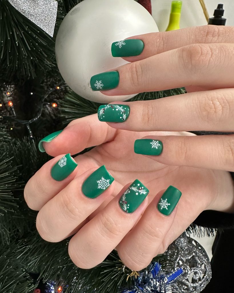 Winter Short Nails: 25 Ideas and Inspo for Your Seasonal Look