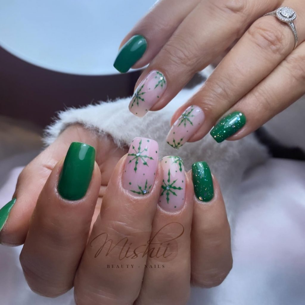 Xmas Nails 24 Ideas: Stylish and Simple Holiday Designs