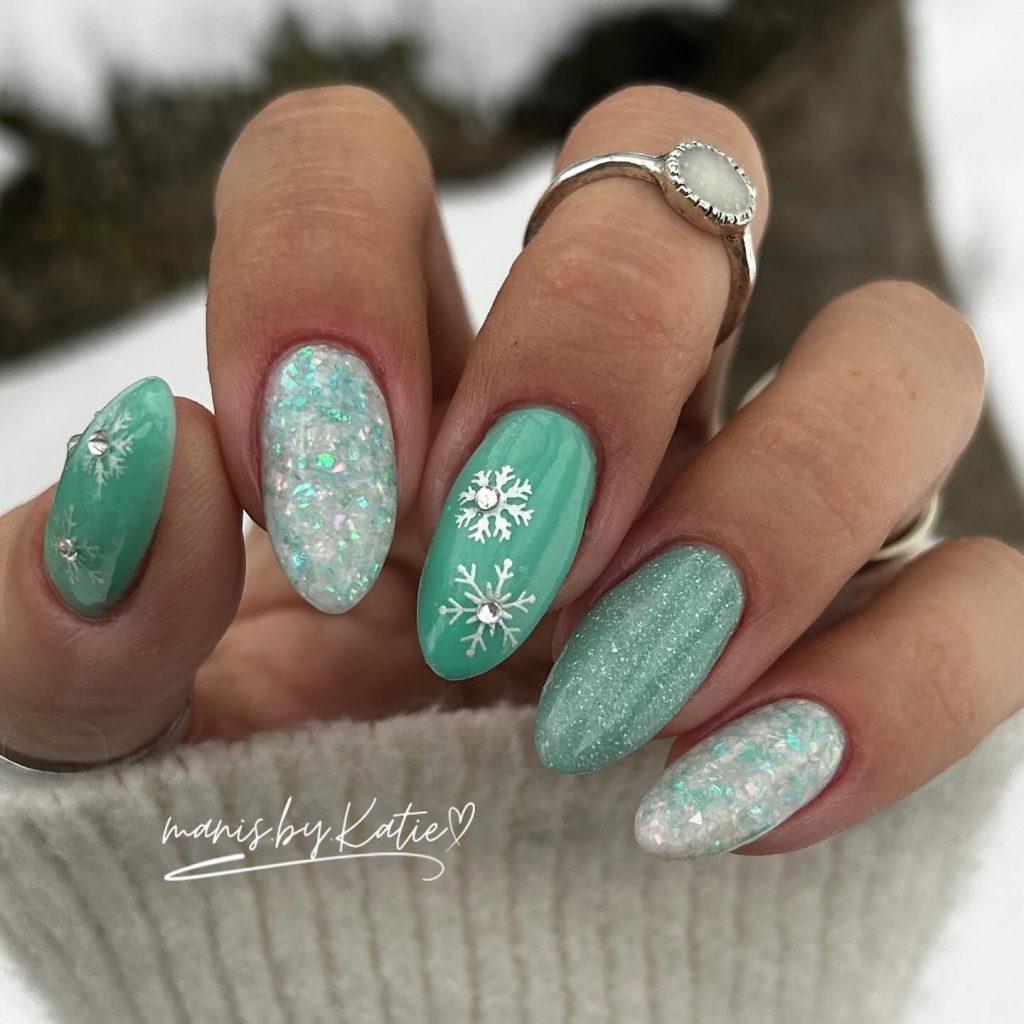 Snowflake Nails 21 Ideas 2024-2025: Winter’s Magical Nail Art Trends