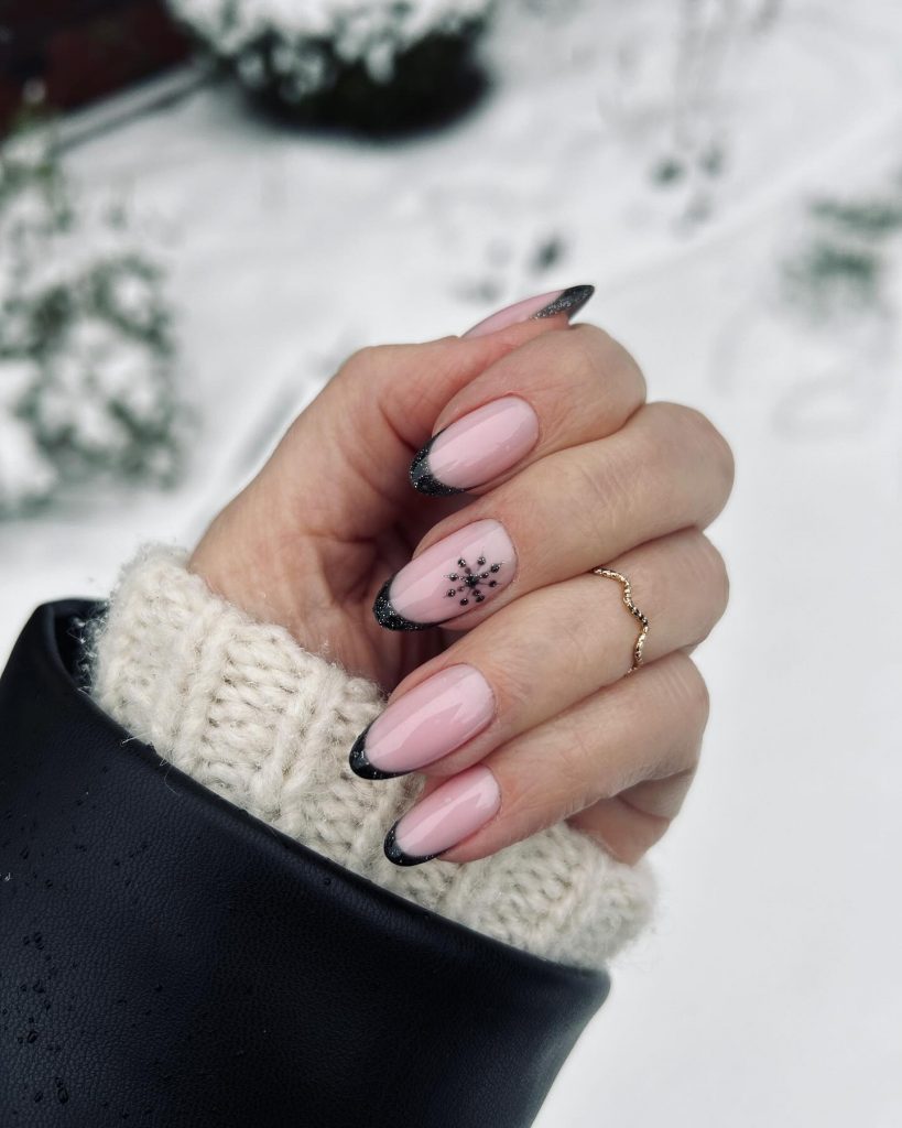 Winter Nails Acrylic 2024 - 2025: A Season of Boldness and Elegance 22 Ideas