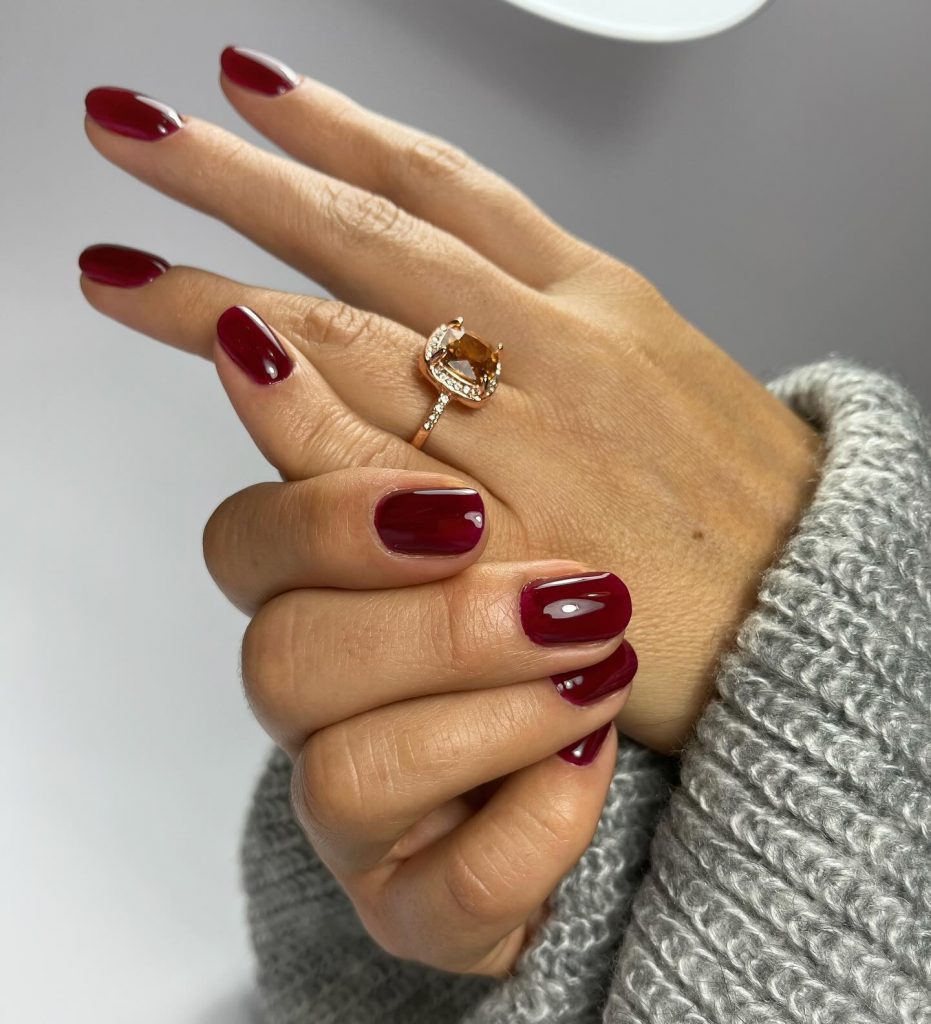 Red Holiday Nails 2024 - 2025: Festive Inspiration for Every Style 22 Ideas