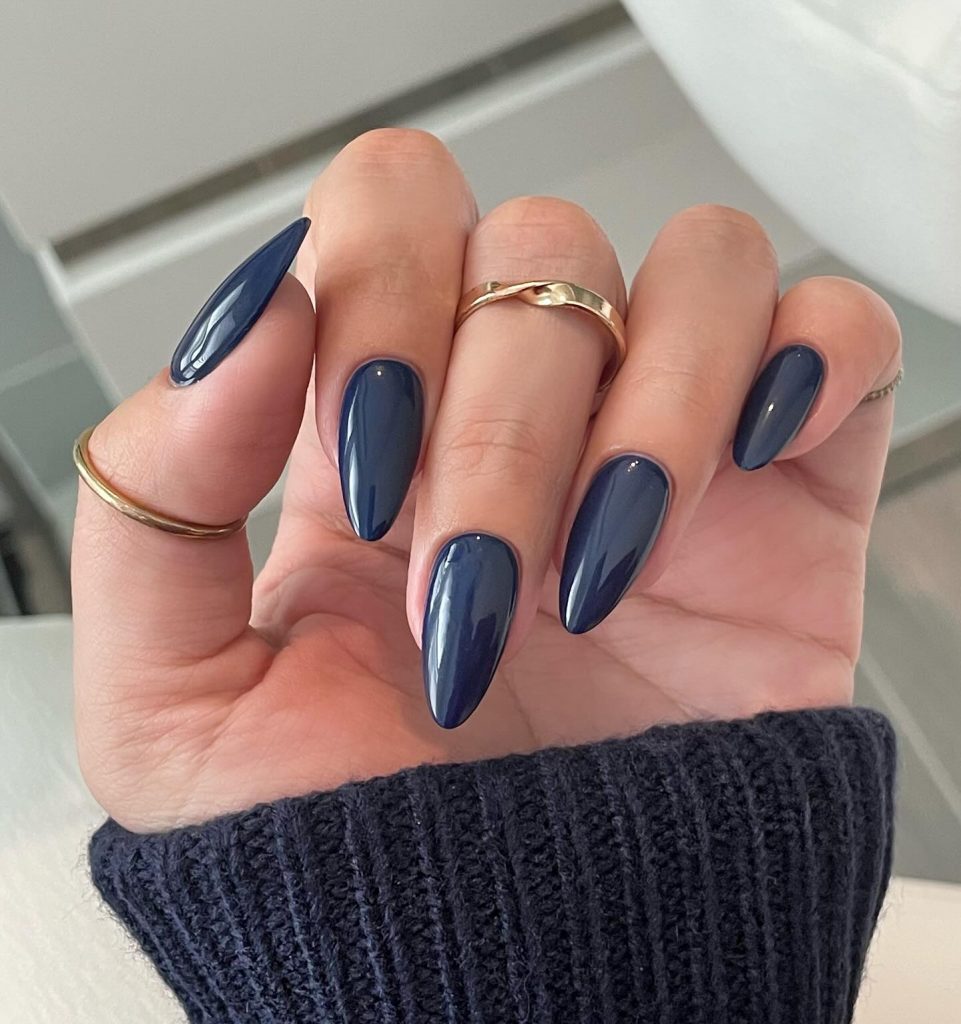 Almond Nails Winter 2024 - 2025: Chic and Timeless 22 Ideas for the Season