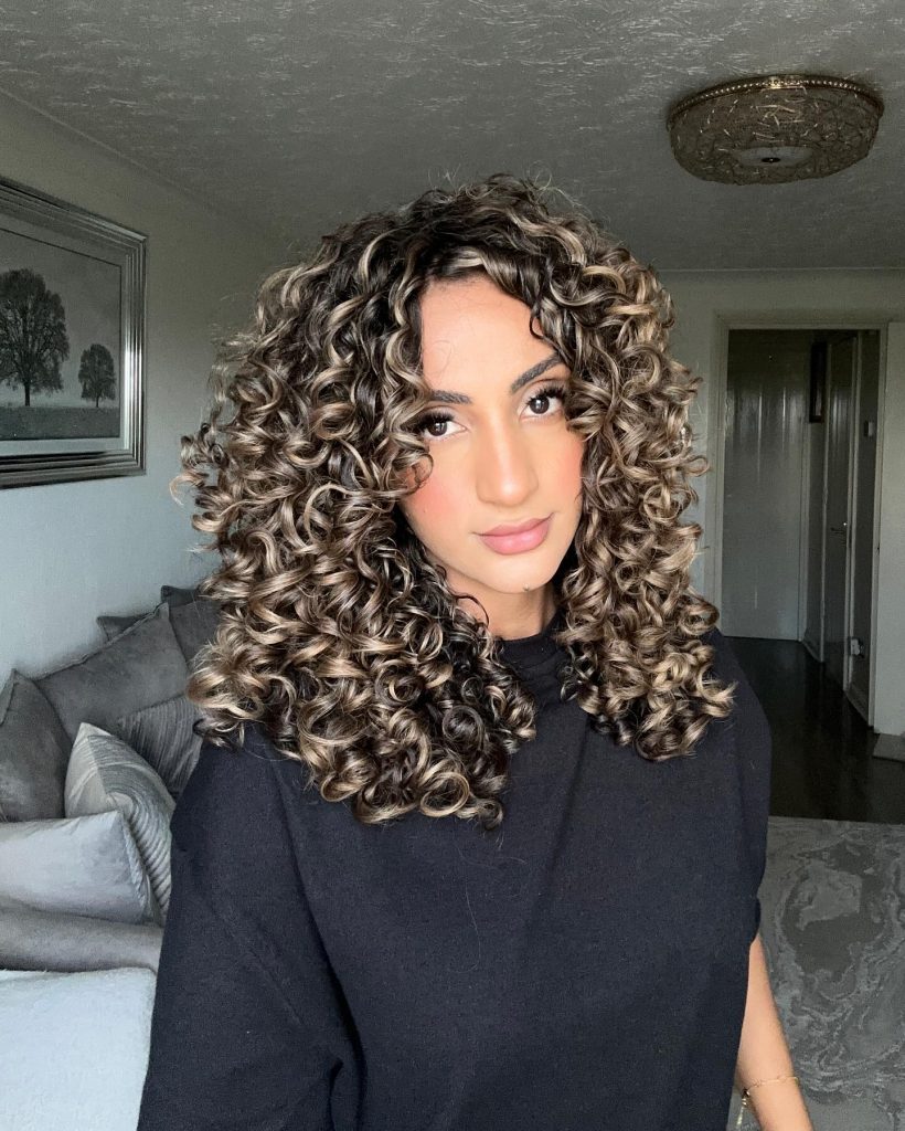 Short Curly Hair with Layers 23 Ideas 2025: Effortless Styles for Every Woman