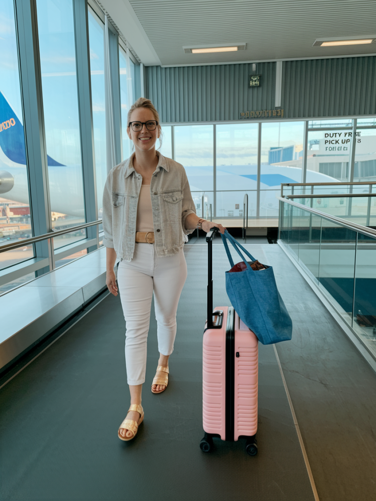 Summer Vacation Outfits 2025: Travel Capsule Wardrobe