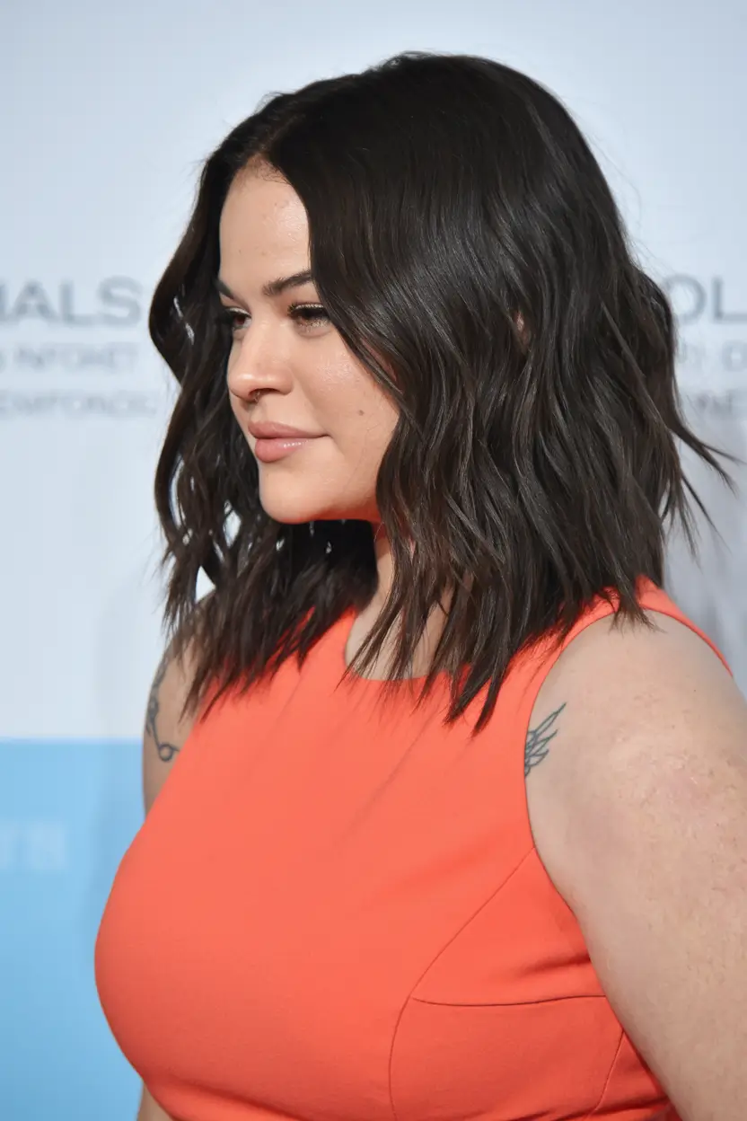 Flattering Haircuts for Round Faces - Summer Looks 2025 Textured Wavy Midlength Layers