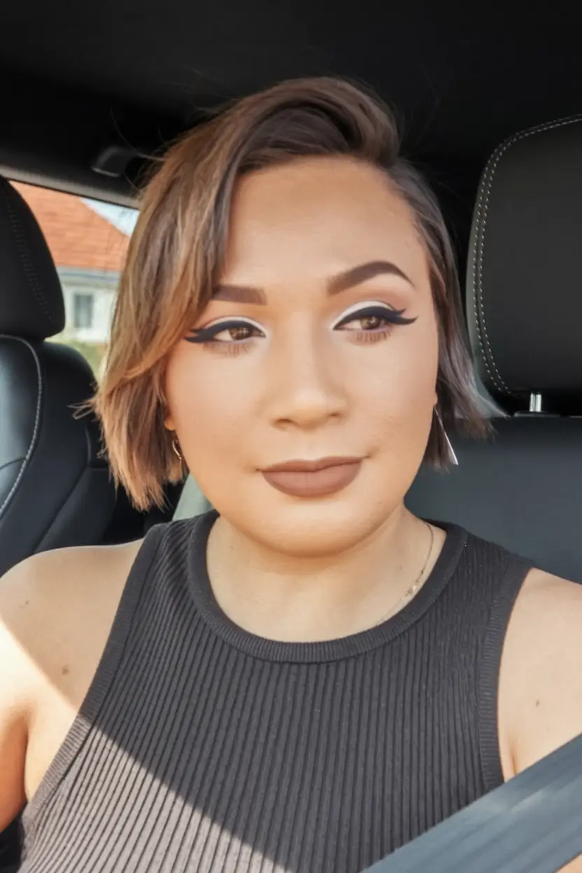 Best Haircuts for Chubby Faces - Face-Framing Styles Summer 2025 Layered Bob with Tousled Texture