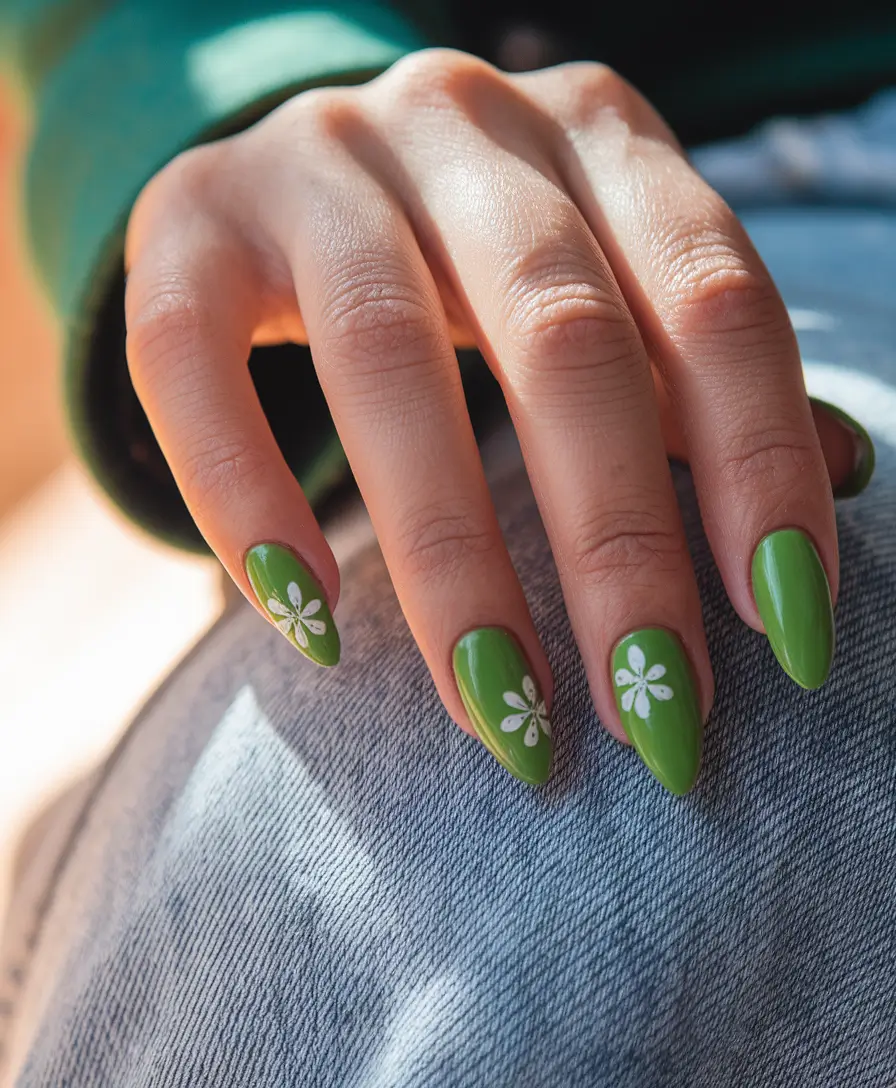 Glossy Gel Nail Designs for Summer 2025+Daisy Fields in Green