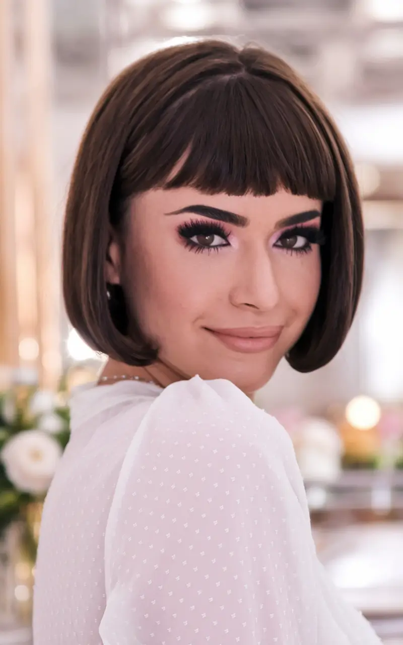 Haircuts with Bangs – Summer Ideas 2025: Soft Fringe Ideas Retro Rounded Bob with Statement Bangs