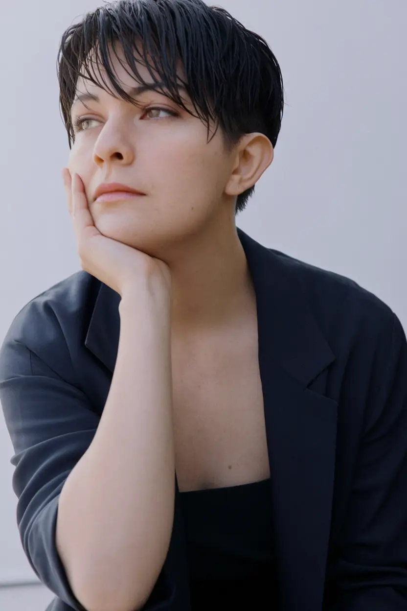 Haircuts with Bangs – Summer Ideas 2025: Soft Fringe Ideas Wet-Effect Bixie for the 90s Revivalist