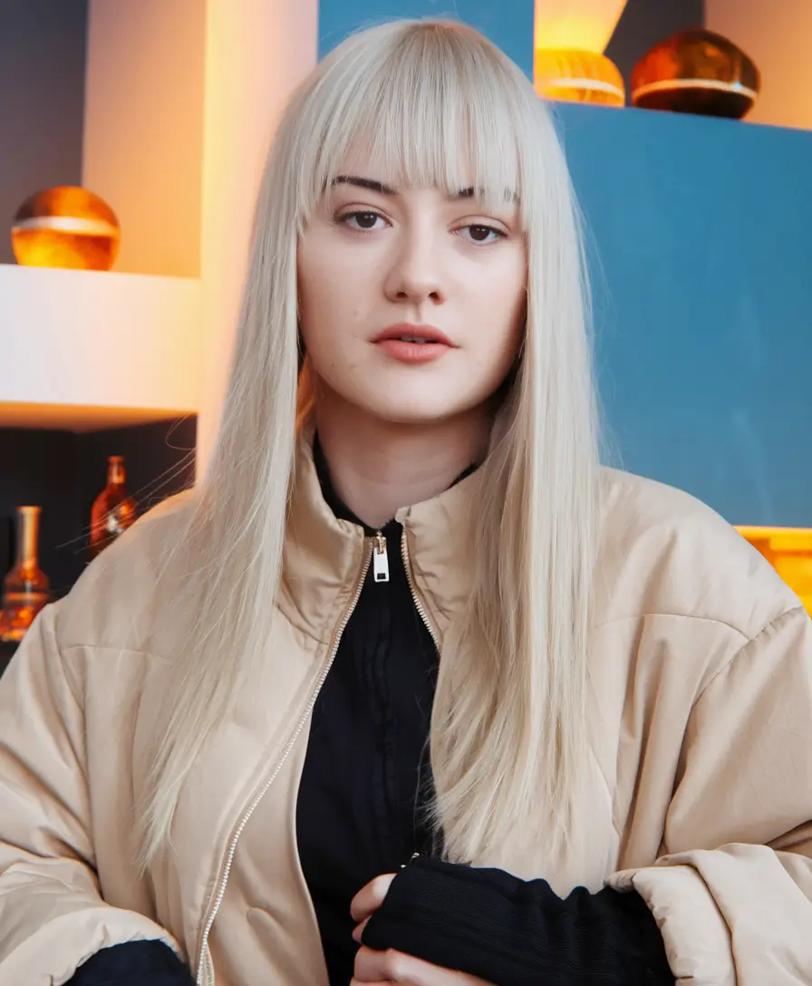 Haircuts with Bangs – Summer Ideas 2025: Soft Fringe Ideas Platinum Straight with Heavy Blunt Bangs