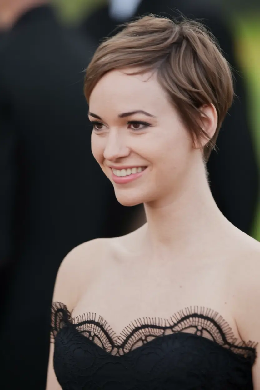 Short Hair, Big Style: Top Summer Looks 2025 Soft Pixie with Wispy Volume