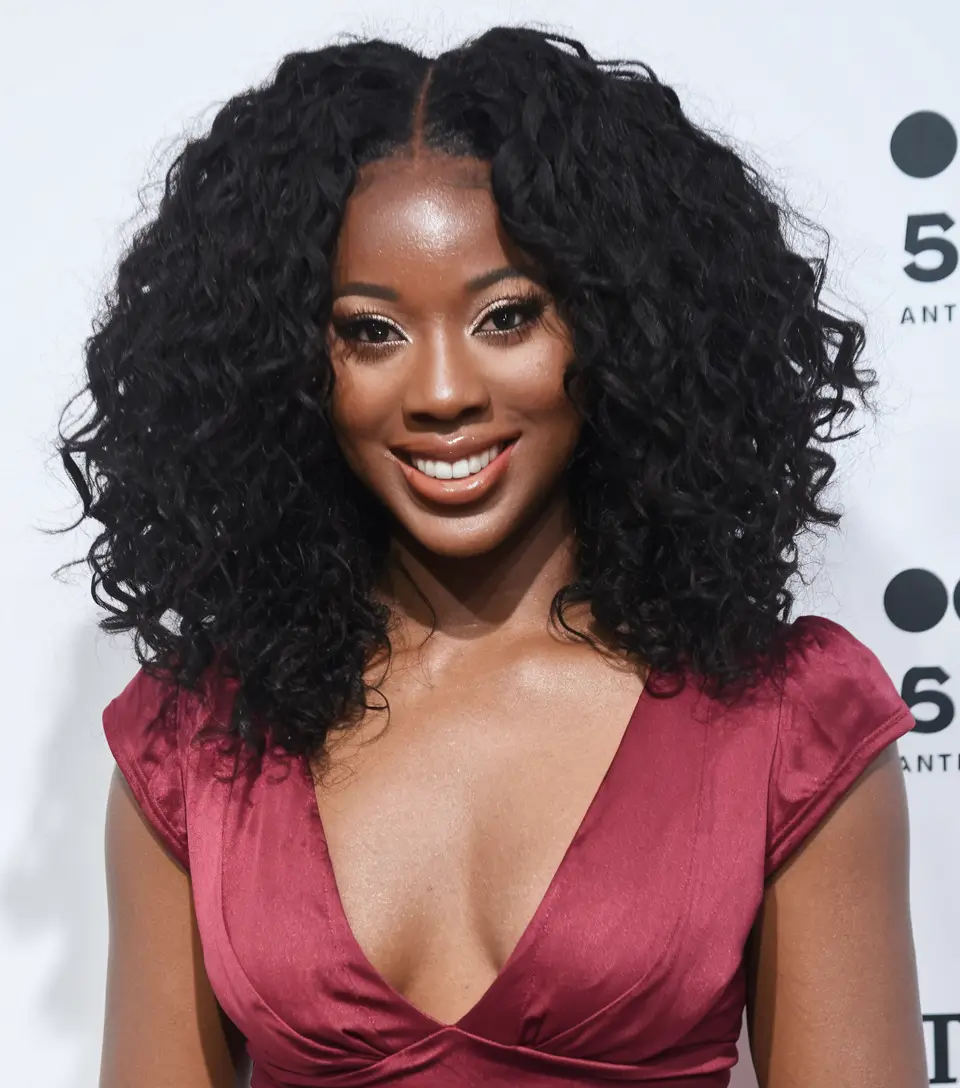 Fall Hairstyles for Black Women in 2025 Voluminous Mid-Length Curls with a Center Part