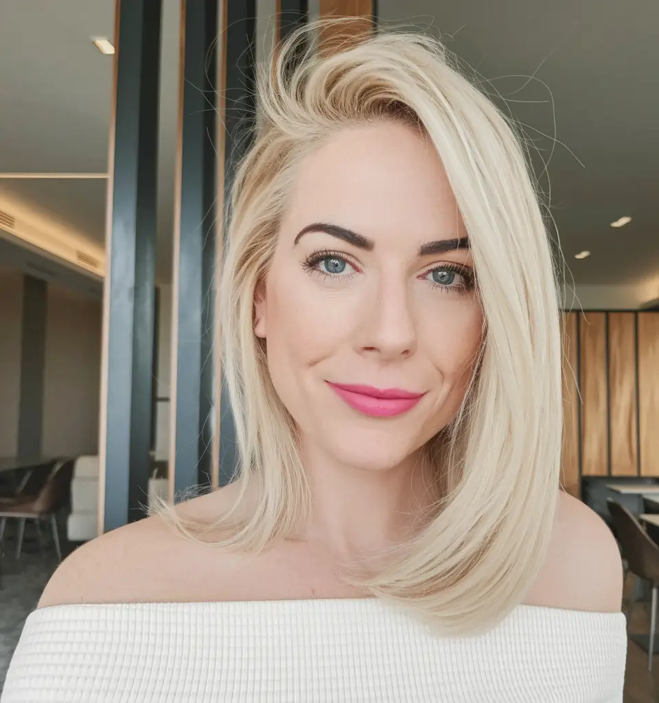 Golden Fall Hair Color for Blondes in 2025 Soft-Volume Side-Swept Lob