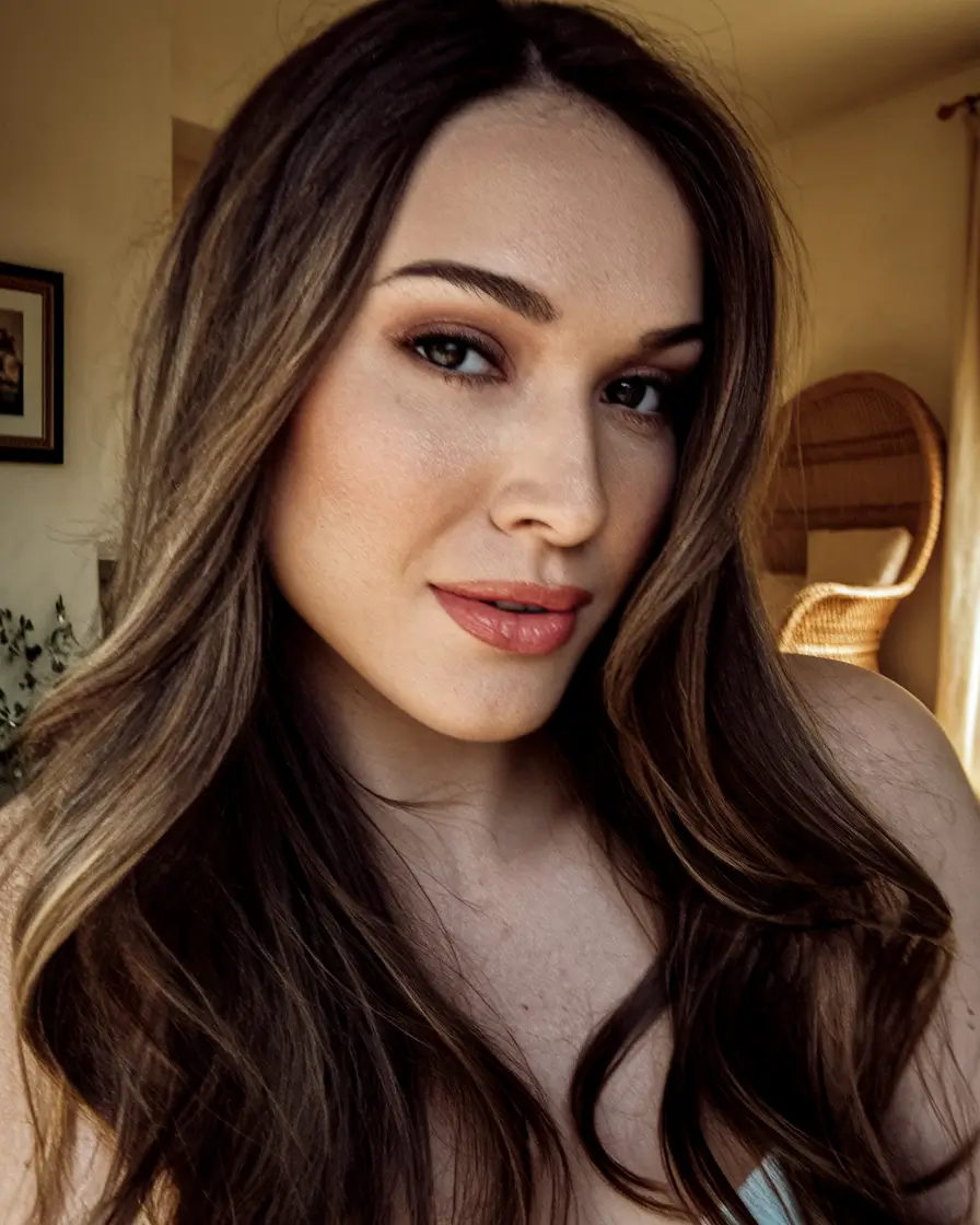 Warm Fall Hair Colors for Latinas in 2025 Toasted Hazelnut Money Piece