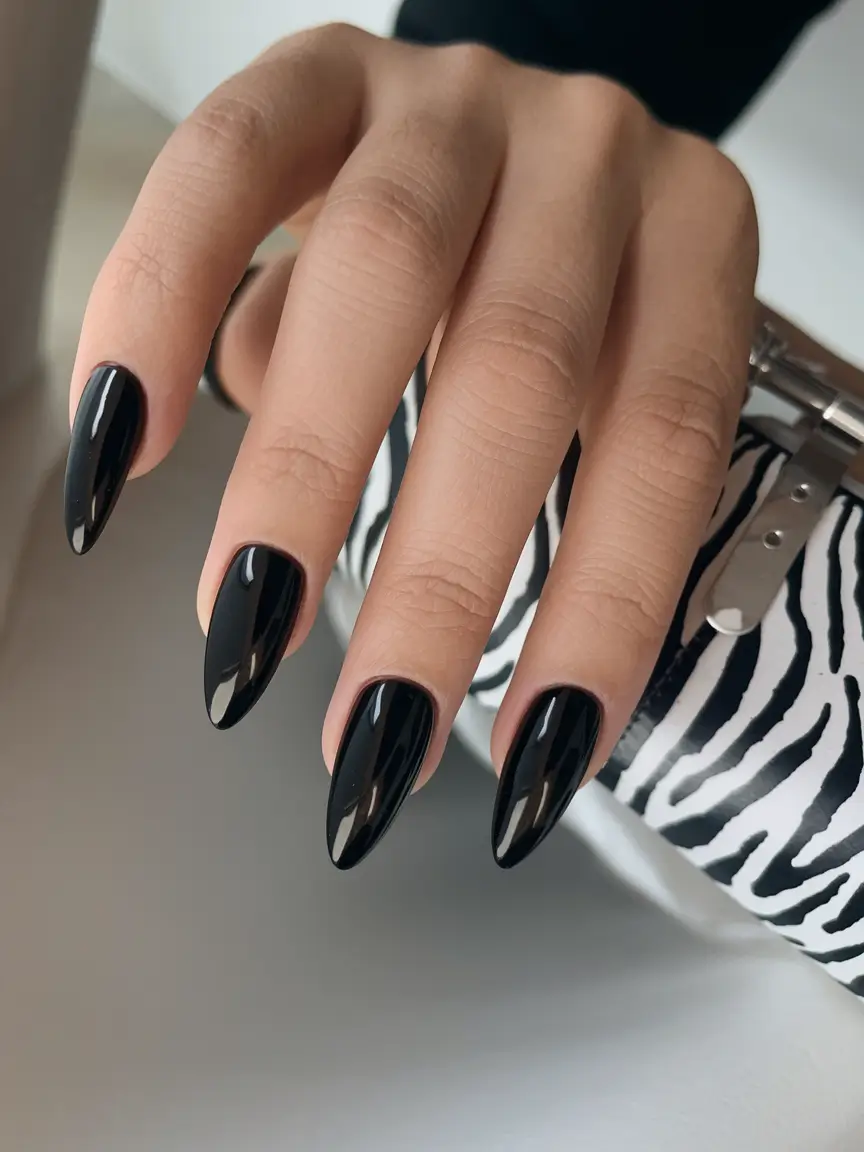 2025 Fall Nail Colors for Medium Skin Classic Glossy Black Almonds