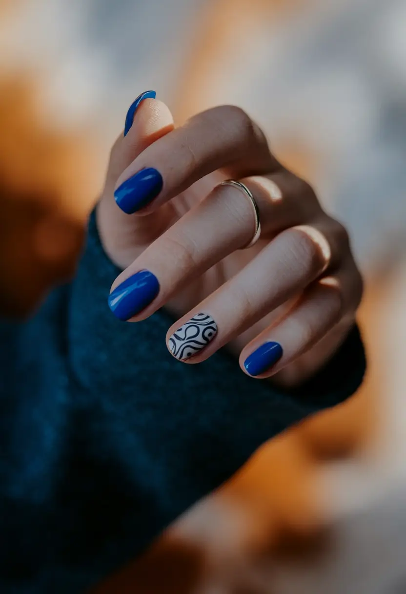 2025 Short Fall Nail Trends Cobalt Blue & Abstract Accent