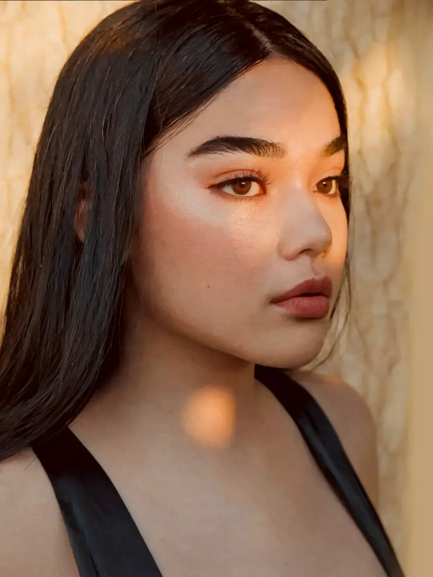 Best Fall 2025 Haircuts for Mid-Length Hair Sleek and Straight with a Minimalist Edge