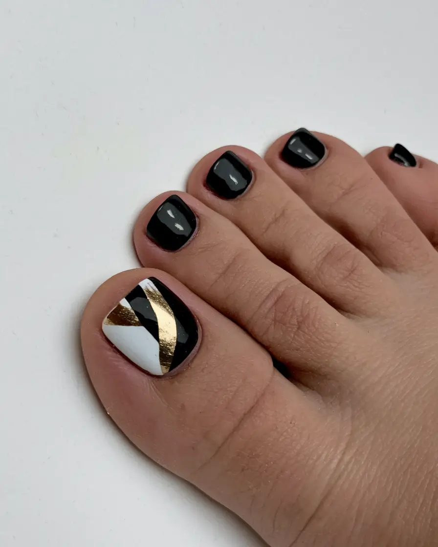 fall toe nail designs</p> <h2>Graphic Black and Gold Geometry</h2> <p>